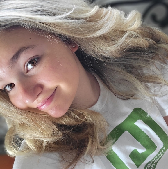 Meet your Posher, Kyrie!  And My Beautiful daughters by my side. - Picture 5 of 6